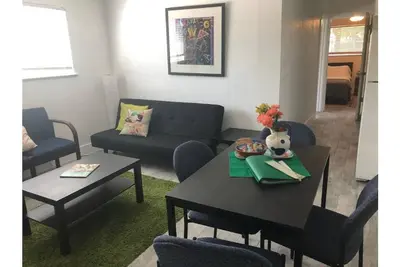 Image de Nouvelle liste! Thrifty & Functional 2 Bd près d'Aus et du centre-ville