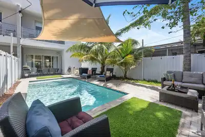 Image de 3572 · Paradise2ZEN / BrandNew, paisible, par Miracle Mile, piscine