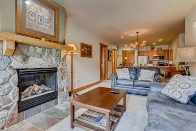 Image de Premier Red Hawk Lodge 2 Br ~ Marcher vers les pistes ~ Ski gratuit pour les enfants