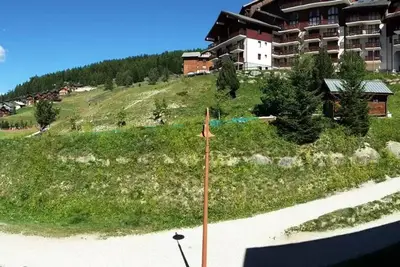 Image de Paradiski proche pistes et commerces vallandry