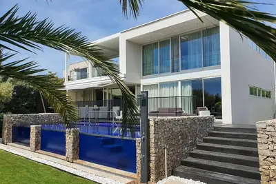 Image de Villa De Luxe 550m2, 10 Personnes, Pieds Dans L'Eau, Bord De Plage
