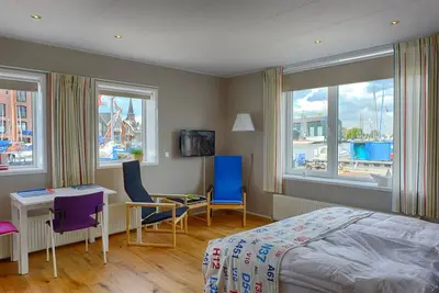 Image de 2 personnes, 23 m2, salle de bain privée, vue port, avec terrasse