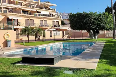 Image de Duplex de 2 chambres avec balcon et terrasse dans la célèbre communauté de Las Salinas,