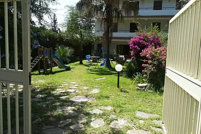 villa de plage jumelée en face de l'île éolienne près de Milazzo: Tindari