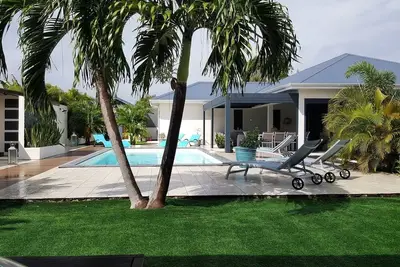 Image de Villa de standing 8 personnes avec piscine et jacuzzi sans vis à vis et au calme