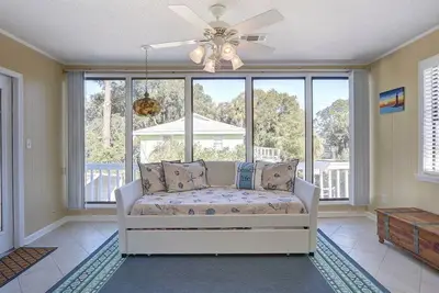 Image de Promenade facile à la plage! Maison de vacances de 2 chambres à coucher au nord de Tybee