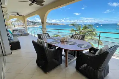 Image de Belle spacieuse 2br 2. 5 Bath Simpson Bay Beach front