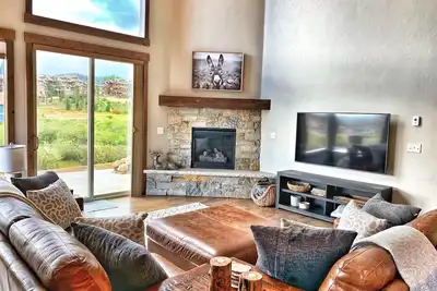 Image de Charmante nouvelle maison 2019 avec vues divisées et bain à remous!