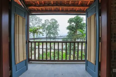 Image de HomLe petit séjour Tam Coc avec une maison de style nature avec des concepts indochinois,