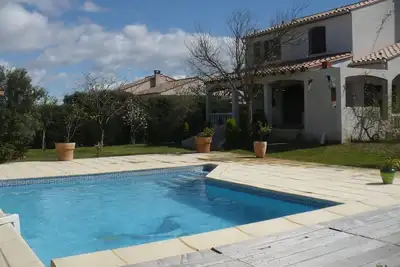 Image de Au calme villa avec piscine privée bien équipée et bien située