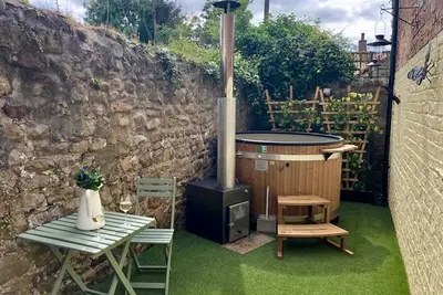 Image de Maison de caractère avec bain à remous dans Vibrant Village!