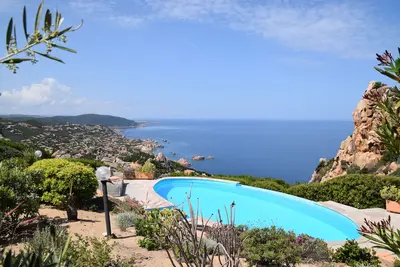 Image de Villa individuelle, 3 chambres, piscine privée et vue imprenable sur la mer