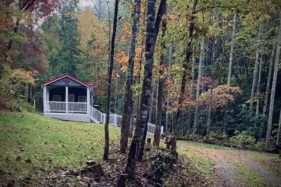Image de Secluded Storybook Cabin -Dog Friendly with Fenced Yard and Wifi.