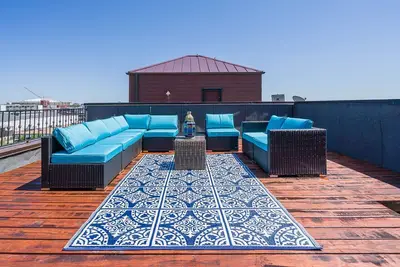 Image de 3 pâtés de maisons Beale St- Énorme 4 chambres, 6 salles de bain, garage privé, toit, terrasse supérieure, 18 couchages