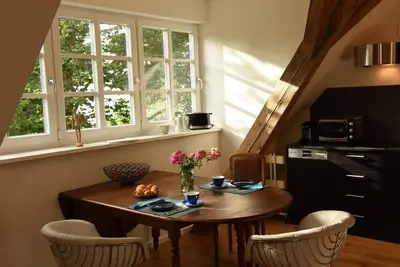 Image de Guest apartment with garden
