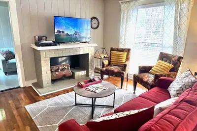 Image de ☆ King Bed ☆ Cottage caché près du centre-ville et du centre-ville