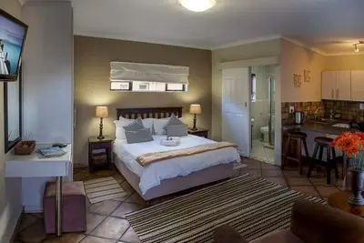 Image de Chambre d'hôtes paisible avec lit double et cuisine, près de Port Elizabeth