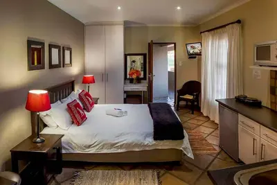 Image de Chambre de luxe, lit double et canapé-lit max 4 personnes, près de Port Elizabeth