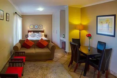 Image de Chambre d'hôtes avec lit double et cuisine, à Port Elizabeth idéal voyage d'affaires