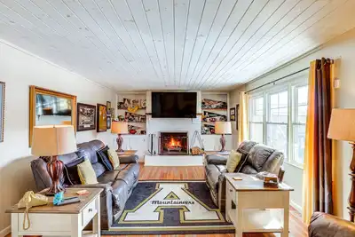 Image de New-Downtown Boone Home, à pied de l'état des Appalaches