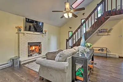 Image de Nouveau! Tobyhanna Resort Home <15 mi to Camelback Mtn