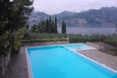 Image de Appartement Enchanting Lake View, pratique pour le centre et les plages