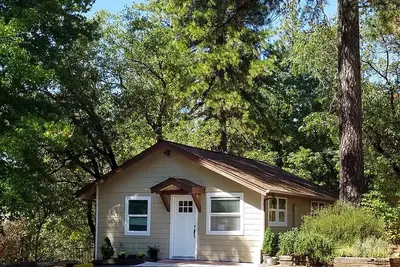 Image de Ponderosa Pines Cottage dans les contreforts de la Sierra Nevada