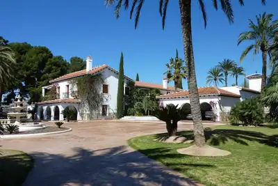 Incroyable et belle maison centenaire entourée de vignes