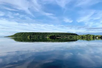 Image de Dog Friendly - Retraite confortable du comté de Door Autumn - Donnant sur le port de Sawyer