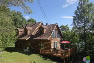 Image de Au bord du lac, maison de campagne chaleureuse et reposante.