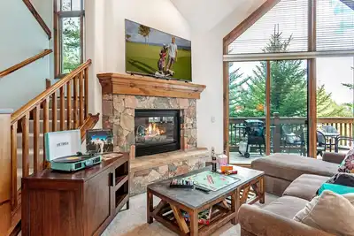 Image de Belle maison de ville Arrowhead avec bain à remous communautaire et superbe accès au ski