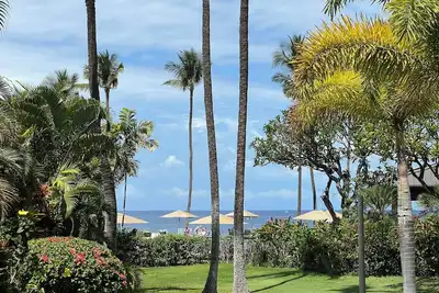 Image de Wailea Ekahi # 8-B vue partielle sur l'océan, à quelques pas de la plage, accès facile à la piscine
