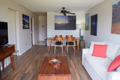 Image de Condo moderne avec emplacement pratique