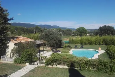 Image de Maison traditionnelle face au château de lourmarin