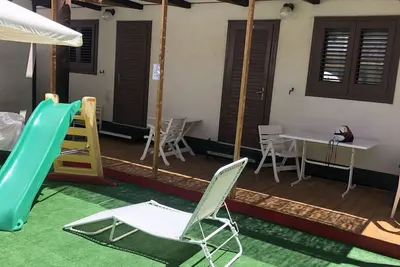 Chalet à 150 mètres de la mer avec véranda extérieure