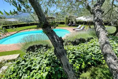 Image de Spoleto Tranquilita + Piscine. Sleeps 20. Spoleto Central. 15 Minutes