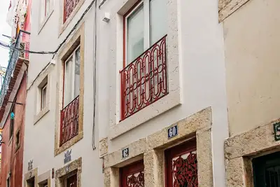 Image de Nouveau! Vue sur la rivière âme portugaise Alfama Ii