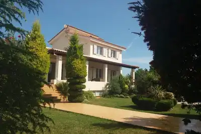 Image de Belle villa d'été sur la plage de Chalkoutsi, Oropos (Athènes)