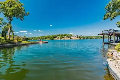 Image de Une villa de location de vacances avec vue sur le lac pouvant accueillir jusqu'à 18