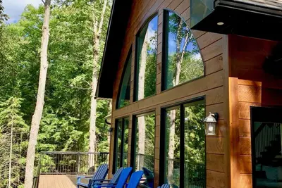 Image de Gairlochy North - Nouveau, Drag Lake, 10 minutes de Halliburton, 5 chambres à coucher