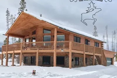 Image de Riverfront Log Home avec des vues pour toujours
