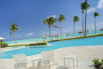 Image de Complexe hĂ´telier sur le front de mer avec deux chambres Ă coucher, Cap Cana Resort Punta Palmera