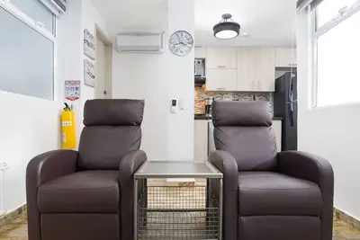 Image de Deux chambres deux de bain à remous ca porte appartement Doorman temps partiel