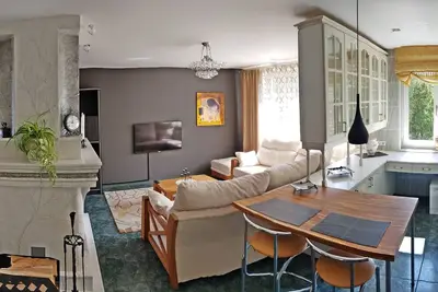 Image de Appartement spacieux avec cheminée au coeur de la ville
