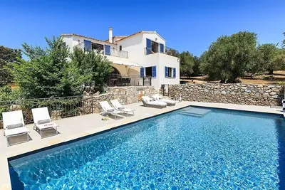 Image de Villa luxueuse en Balagne au cœur d'une oliveraie centenaire. Rare!