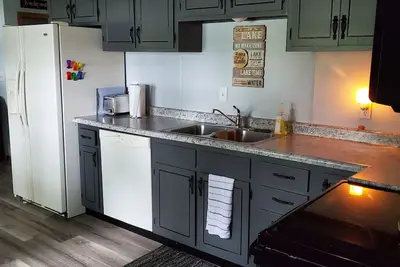 Image de Profitez de cette maison récemment rénovée située sur le lac Onalaska.