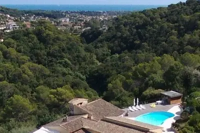 Image de Grande villa au calme, superbe vue mer et nature