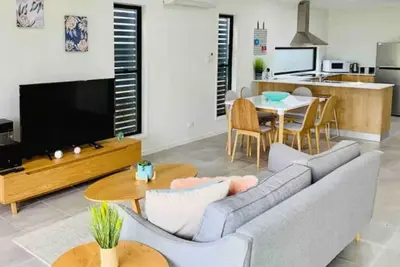 Image de Airlie Beach Delight. Hop, saute à tout