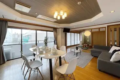 Image de Beautiful, spacious apartment next to Peace Park