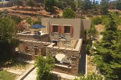 Image de The Garden House à seulement 2 minutes à pied du port de plaisance de Vourkari